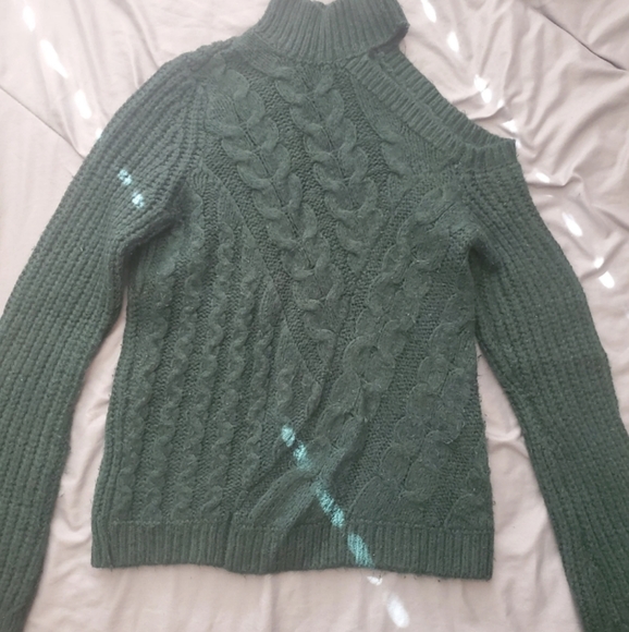 🔥12 HOUR FLASH SALE🔥 EXPRESS: Forest Green Sweater - Picture 1 of 6